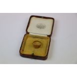 18ct Gold Gents Signet Ring with monogrammed shield, in a vintage jewellery box