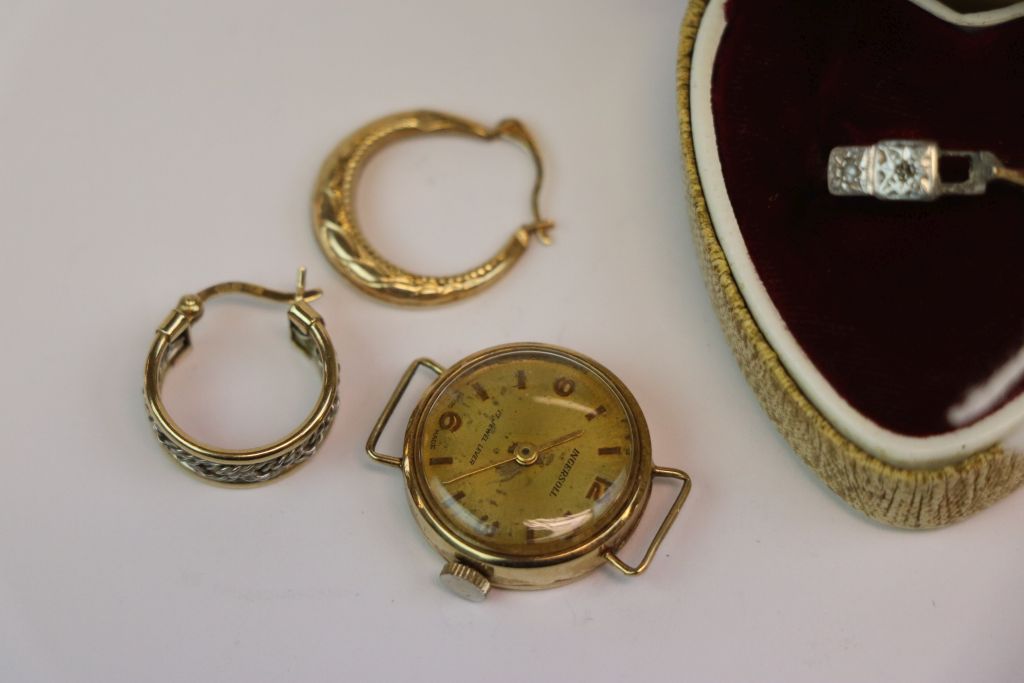 9ct Gold ladies Ingersoll wristwatch, pair of Hallmarked 9ct Gold Earrings & a damaged 9ct Gold - Image 3 of 4