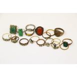 Box of assorted vintage rings including gold and silver etc