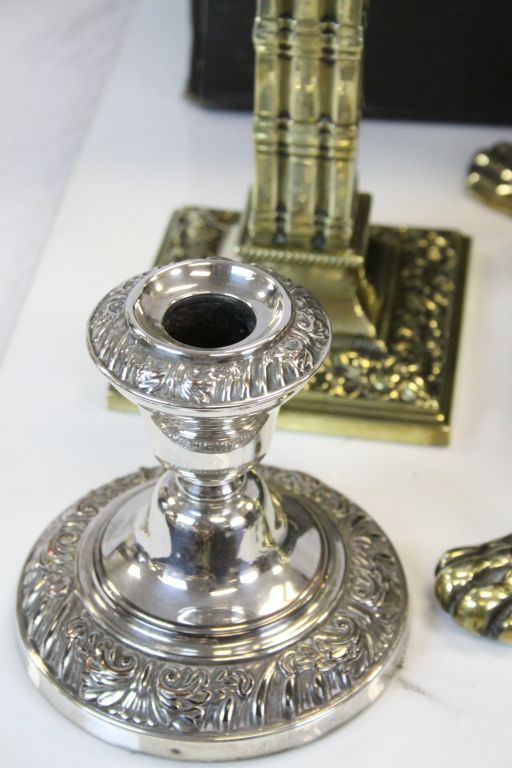 Collection of mixed metalware, to include brass candlesticks, silver plated candlesticks, oriental - Image 2 of 6