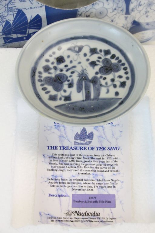 Boxed Tek Sing blue & white ceramic dish circa 1822, approx 15cm diameter with COA - Image 2 of 5