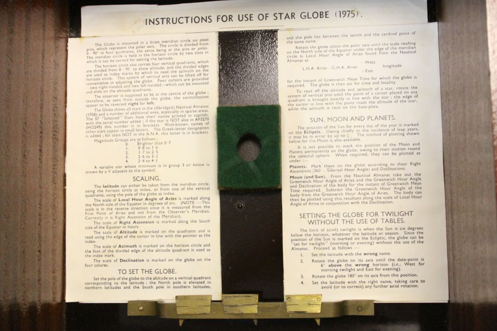 Wooden cased Star Globe Epoch 1975 by Kelvin and Hughes ltd with instructions to lid, approx. 27 x - Image 7 of 9