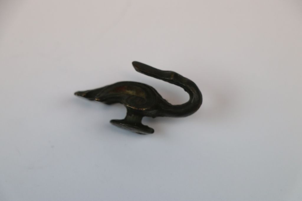 Ancient Bronze Bird toggle reputedly Chinese Ordos Culture (500BC - 100AD), measures approx 5 x 3cm - Image 3 of 4