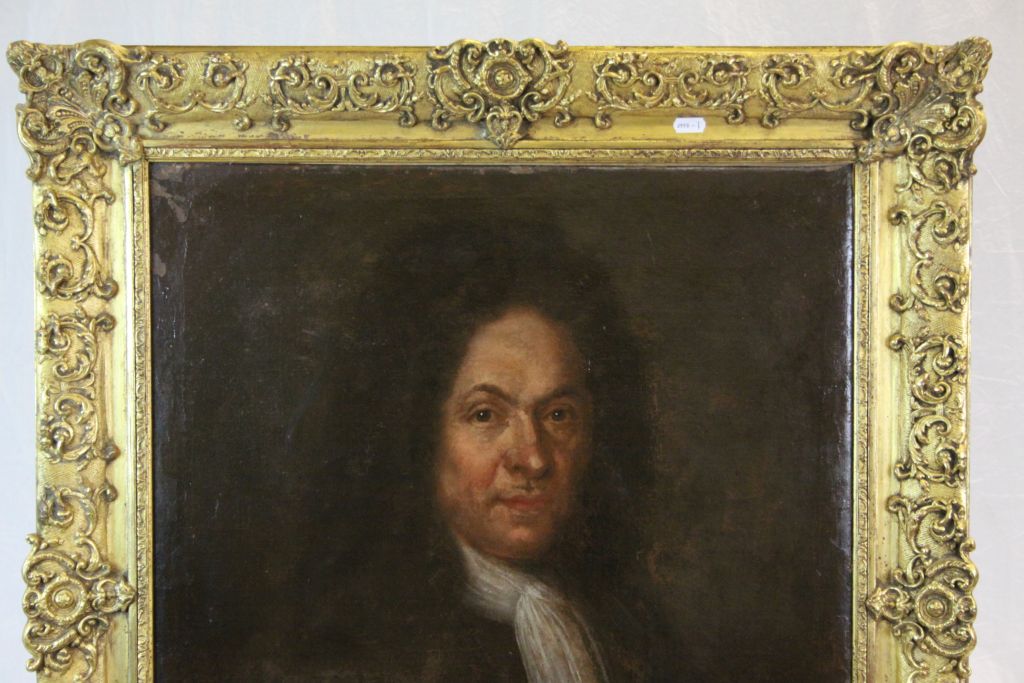 Large gilt framed oil on canvas of a 18th Century gentleman, image approx. 71 cm x 51 cm - Image 2 of 10