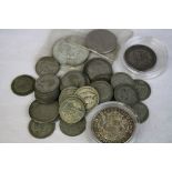 Collection of mainly vintage Silver coins to include Shillings, South African 2 1/2 Shillings