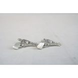 Pair of silver cufflinks in the form of a pair of pistols with mother of pearl handles