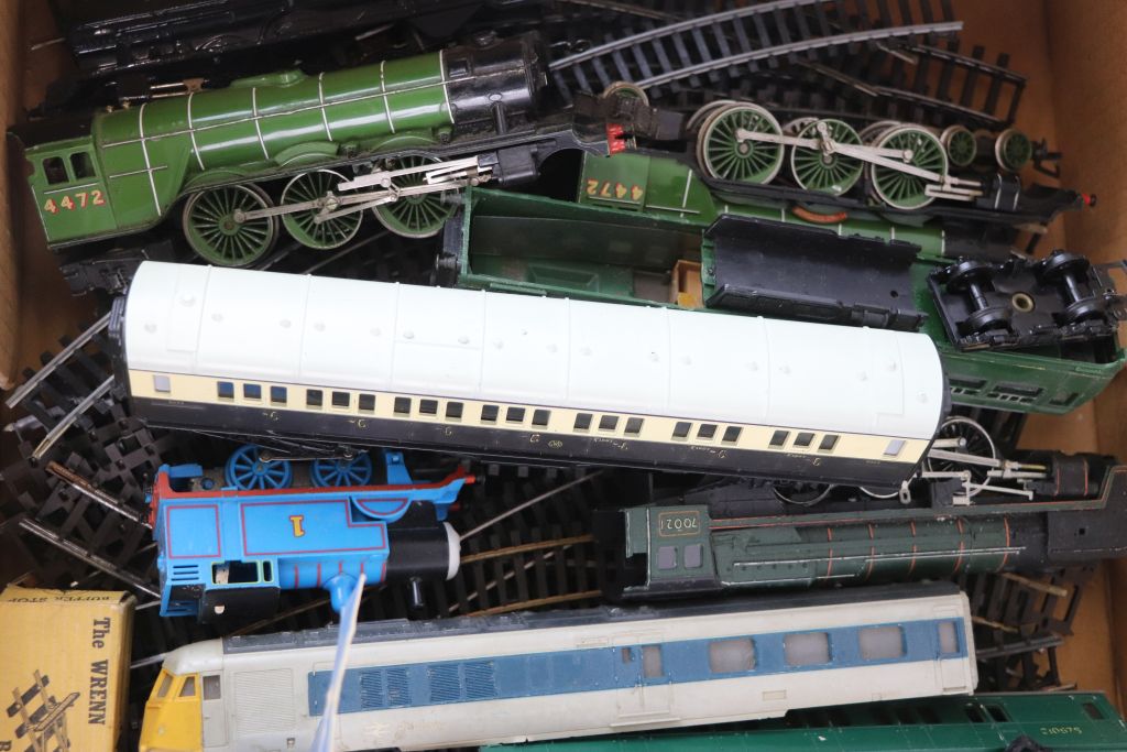 Collection of OO gauge model railway locomotives, rolling stock, shells etc in various condition - Image 4 of 6