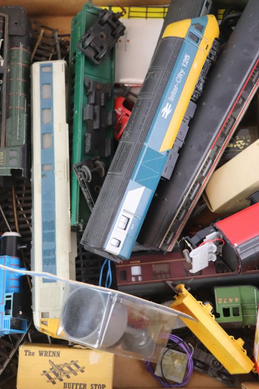 Collection of OO gauge model railway locomotives, rolling stock, shells etc in various condition - Image 5 of 6