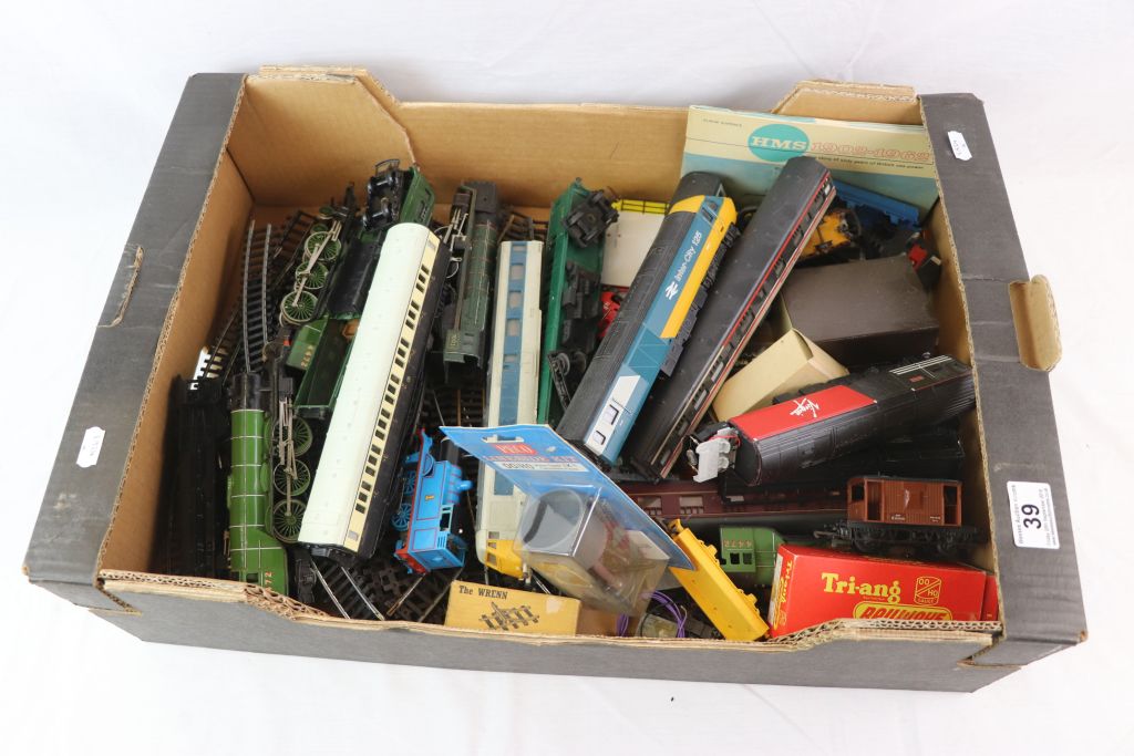 Collection of OO gauge model railway locomotives, rolling stock, shells etc in various condition - Image 2 of 6