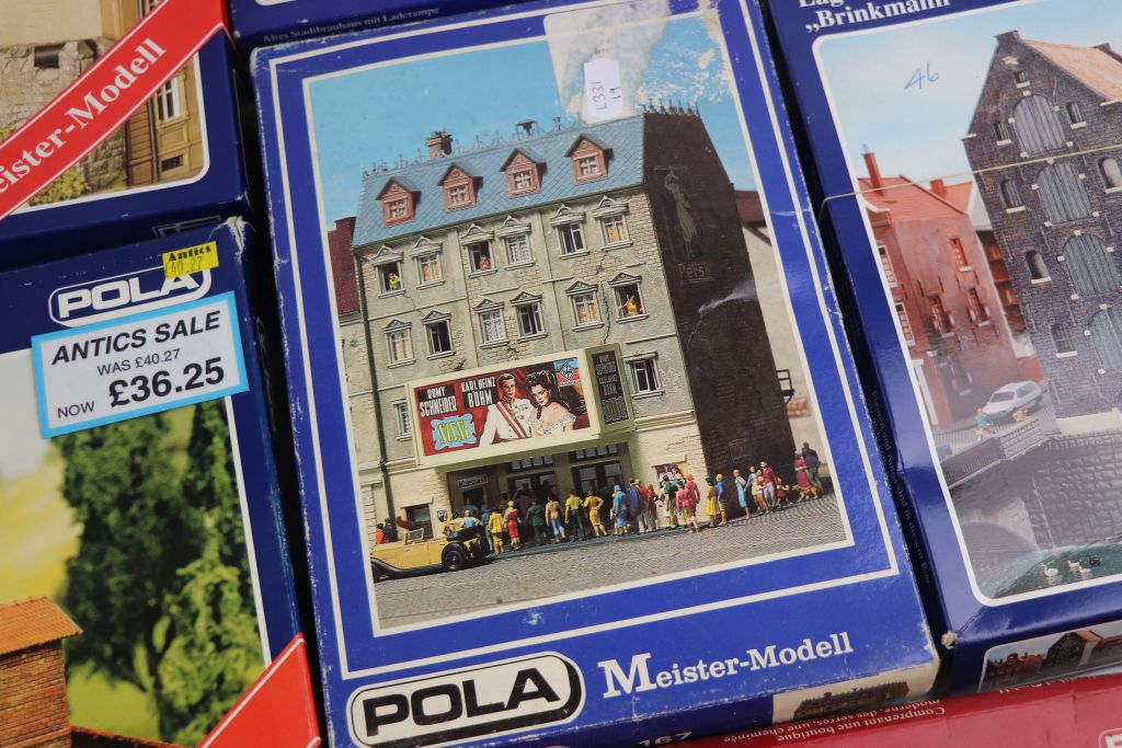 Collection of 16 boxed and unmade Pola model kits and buildings to include 401, 617, 671, 567, - Image 4 of 14