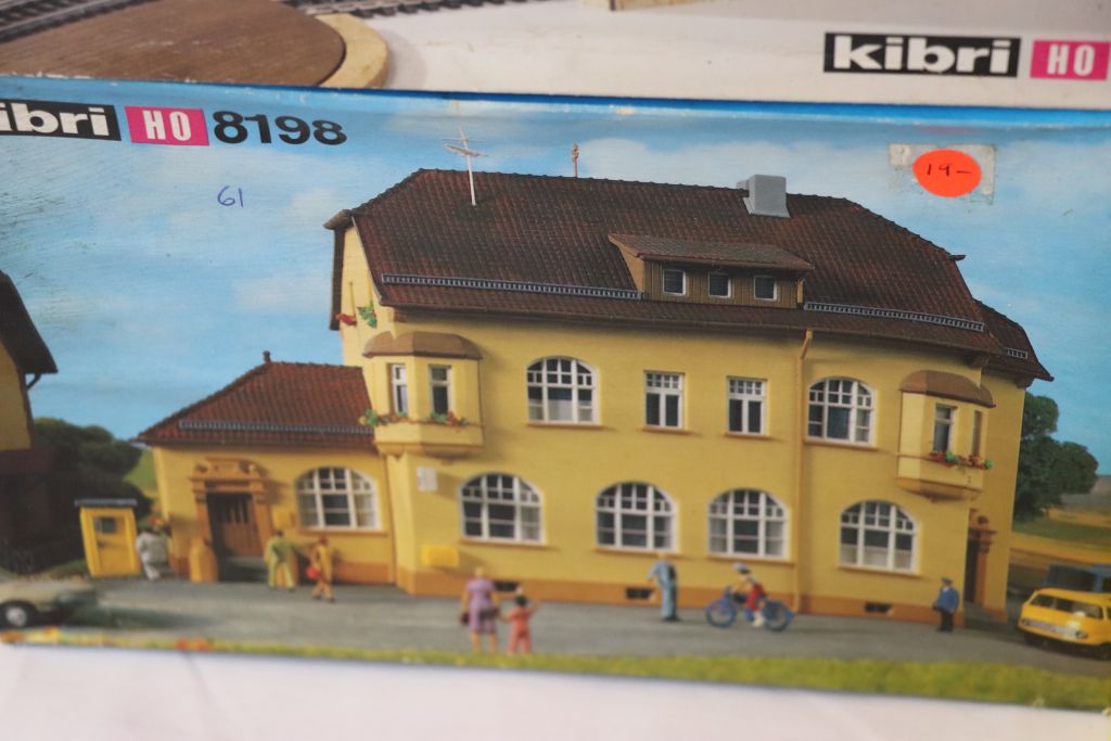 Collection of 13 boxed and unmade Kibri HO scale model buildings and kits to include 9796 (box - Image 7 of 16