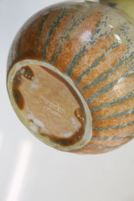 Early 20th Century Ruskin Pottery bulbous Vase, approx 17cm tall in Tonal colours, cream to orange & - Image 4 of 5