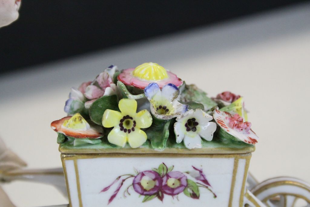 Meissen style ceramic figurine of a Garland Flower wearing Cherub pushing a wheelbarrow of Flowers - Image 4 of 7