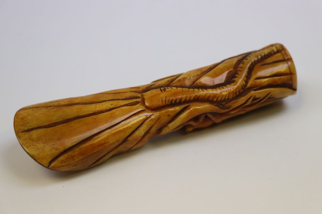 Bone scoop spoon / apple corer with handle in the form of a cicada - Image 4 of 4