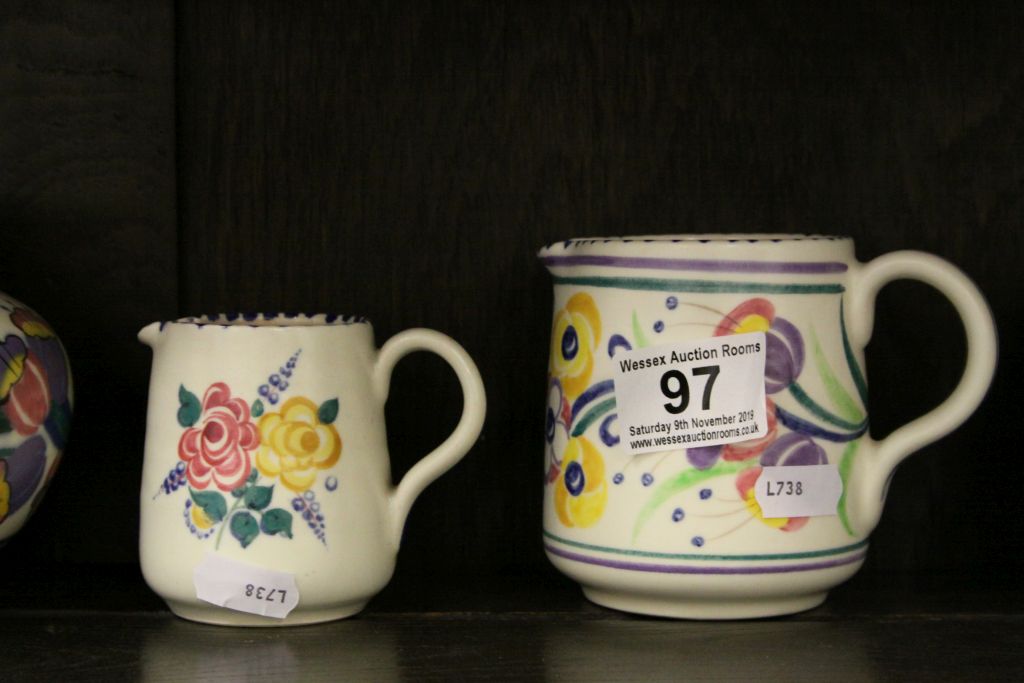 Small quantity of vintage Poole Pottery, various hand painted designs to include Fuschia pattern - Image 6 of 6