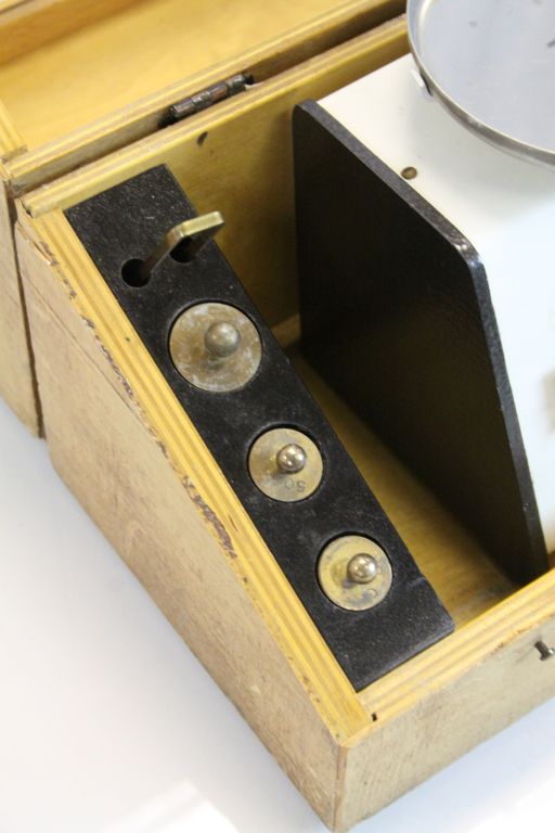 Vintage Wooden cased set of Scales with glazed front panel, scales by "Denward Instruments Ltd" & - Image 2 of 4