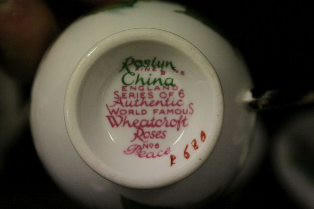 Roslyn ceramic six place coffee set in "Authentic World Famous Wheatcroft Roses" pattern - Image 5 of 5