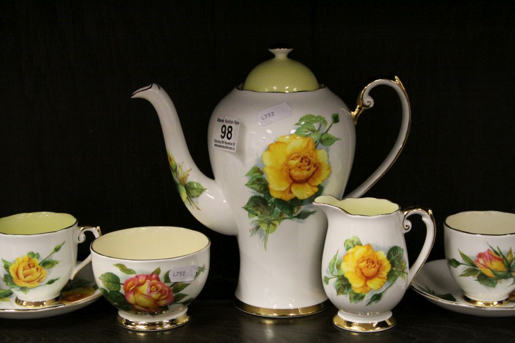 Roslyn ceramic six place coffee set in "Authentic World Famous Wheatcroft Roses" pattern - Image 2 of 5