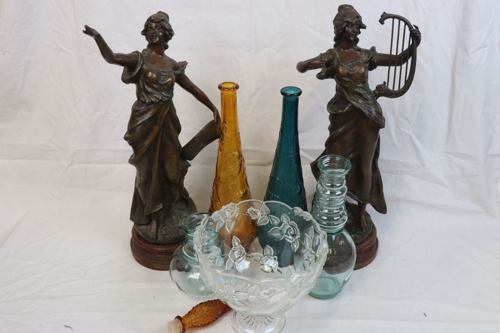 Pair of bronzed spelter musicians together with a group of glassware