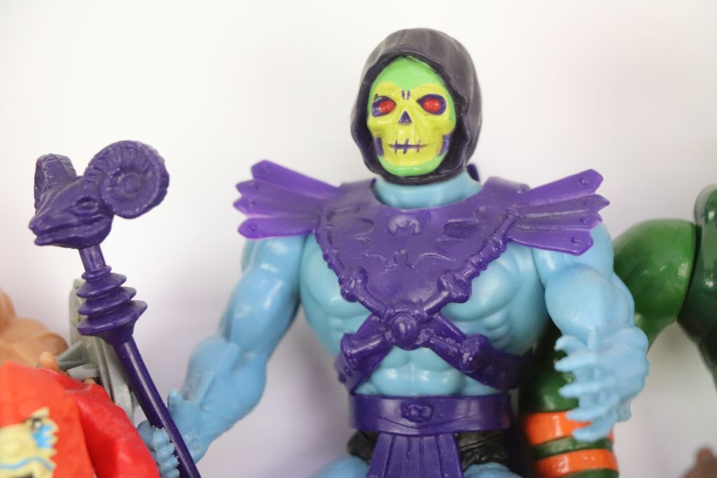 Five original Mattel He Man Masters of the Universe figures to include He Man, Skeletor, Buzz Off, - Image 4 of 7