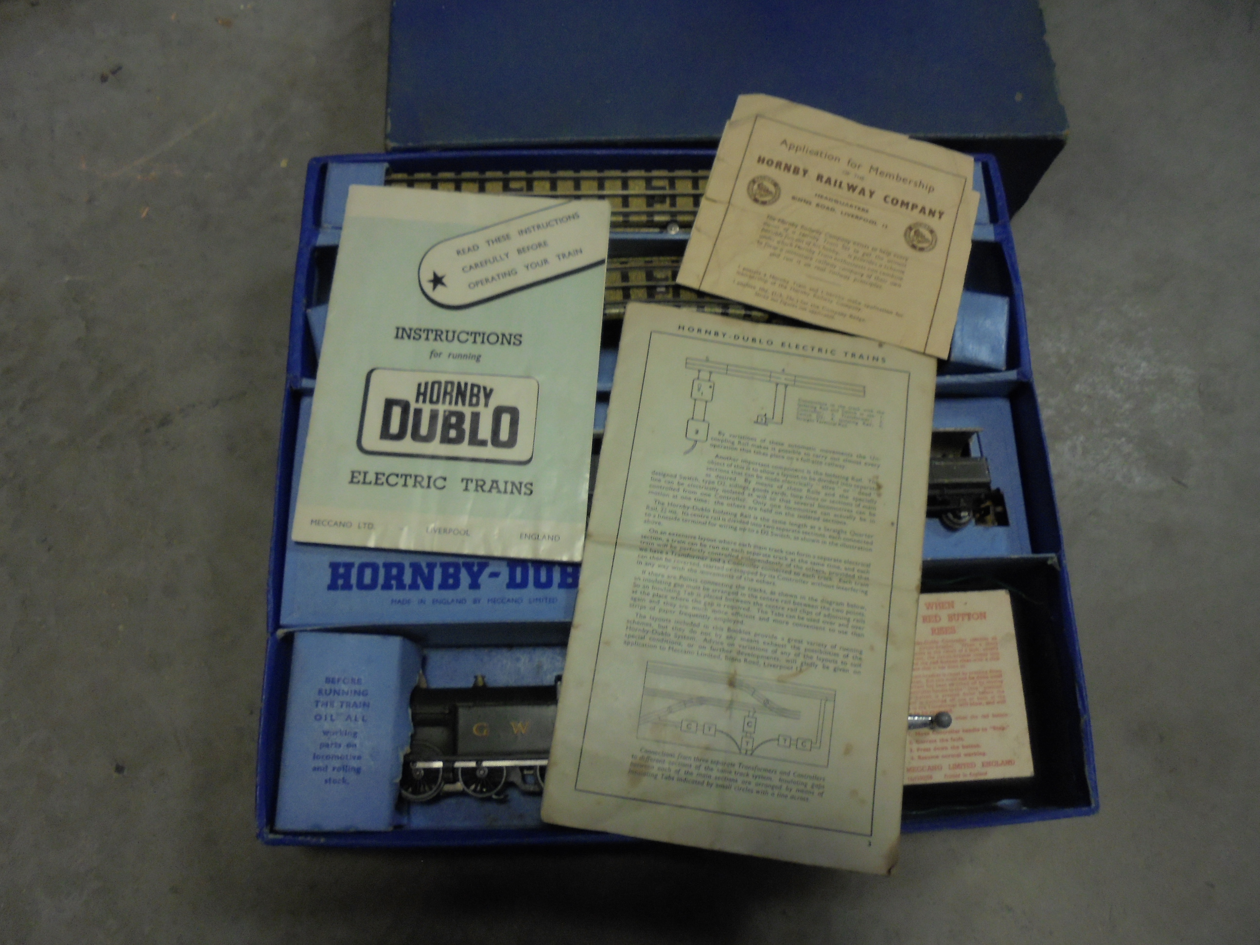 Boxed Hornby Dublo EDG7 Tank Goods Train set with GWR 0-6-2 locomotive, with paperwork, one loose - Image 2 of 3