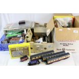 Quantity of OO & N gauge model railway trackside accessories to include boxed Ratio kits, boxed