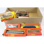 Group of Triang Hornby OO gauge model to include boxed R588 Island Platform, Triang R758 Diesel, and