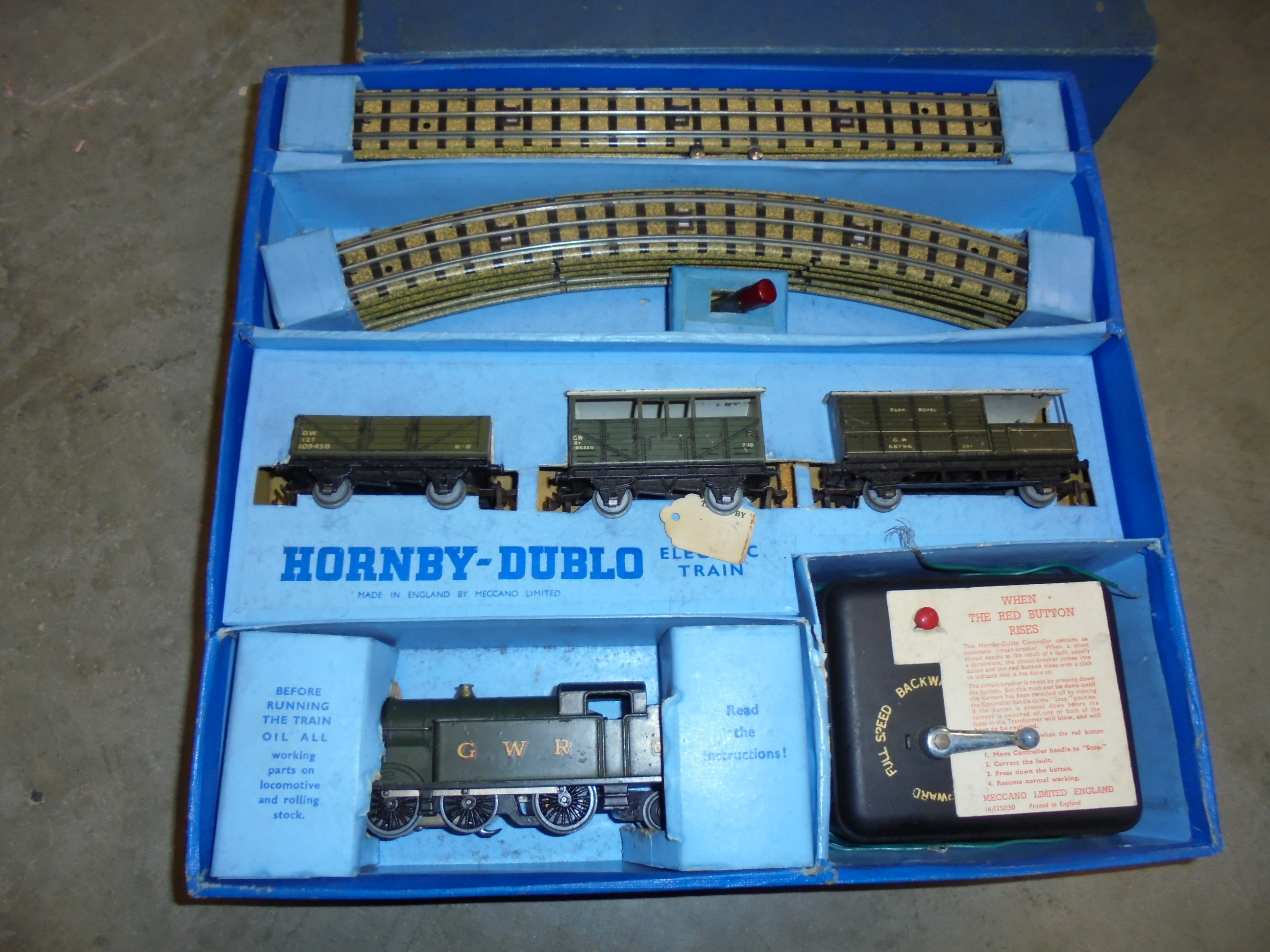 Boxed Hornby Dublo EDG7 Tank Goods Train set with GWR 0-6-2 locomotive, with paperwork, one loose - Image 3 of 3