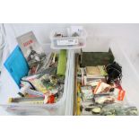 Collection of OO / HO gauge model railway accessories to include carded figures, scenery, kits,