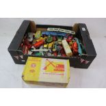 Tray of approx 50 loose playworn diecast and plastic vehicles, to include Matchbox, Dinky, Corgi,