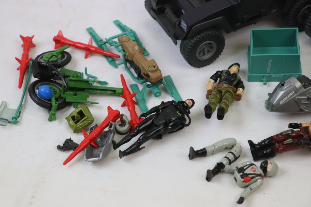 Group of original Hasbro Action Force to include 4 x figures, AWE Striker, Cobra Night Attack and - Image 6 of 6