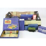 Quantity of Hornby Dublo model railway to include 13 x items of rolling stock (10 boxed), and 2 x