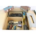 Quantity of OO gauge model railway to include plastic trackside buildings, 4 x items of rolling