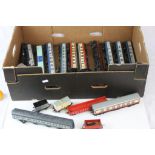 24 OO gauge & Hornby Dublo items of rolling stock to include Hornby and Triang