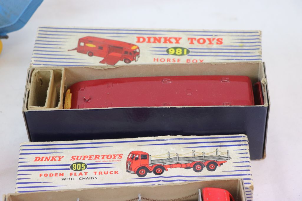 Two boxed Dinky Supertoys diecast models to include 905 Foden Flat Truck with chain, red cab, grey - Image 6 of 6