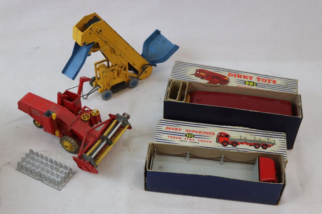 Two boxed Dinky Supertoys diecast models to include 905 Foden Flat Truck with chain, red cab, grey - Image 2 of 6