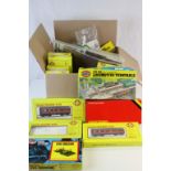 12 boxed OO gauge model railway trackside accessory kits to include Ratio x 9, Hornby x 1 and Airfix