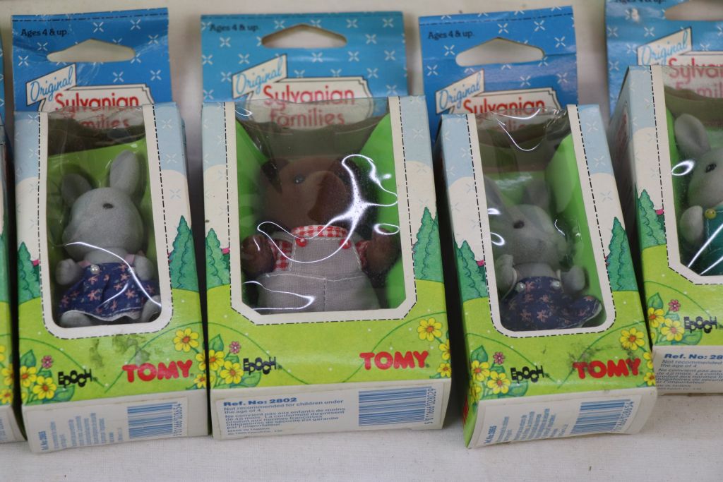 11 Boxed Original Tomy Sylvanian Families figures to include 2810 Bear Family, 2802 x 2, 2862 x 2, - Image 6 of 7