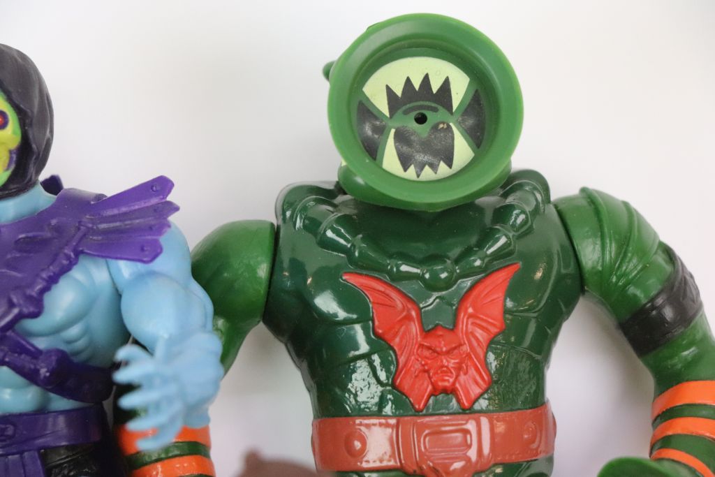 Five original Mattel He Man Masters of the Universe figures to include He Man, Skeletor, Buzz Off, - Image 5 of 7