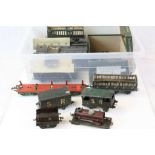 Quantity of O gauge model railway to include 8 x wooden coaches and various spares and repairs