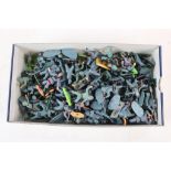 Large collection of plastic soldiers to include Britains Deetail and Airfix featuring boxed Airfix