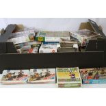 32 Boxed 1:72 scale plastic Military figures to include mainly Airfix, Heller etc, unchecked