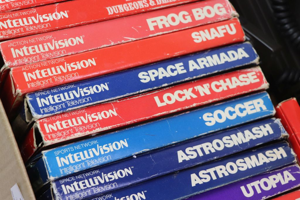 Retro Gaming - Mattel Electronics Intellivision console with 22 x boxed games featuring Bowling, PGA - Image 4 of 6