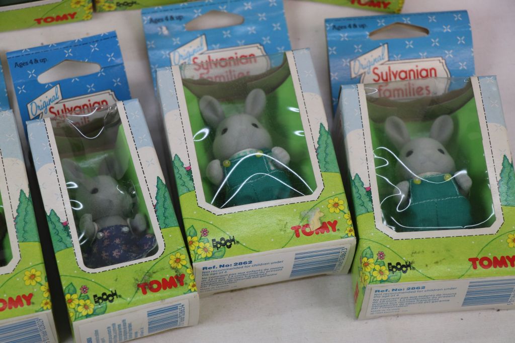 11 Boxed Original Tomy Sylvanian Families figures to include 2810 Bear Family, 2802 x 2, 2862 x 2, - Image 5 of 7