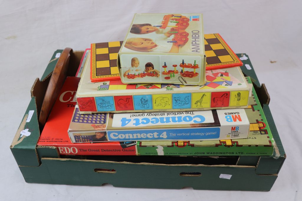 Quantity of boxed games and cards to include Jenga, Cluedo, Amphibio, Busy-Blocks, Connect 4 etc - Image 3 of 3