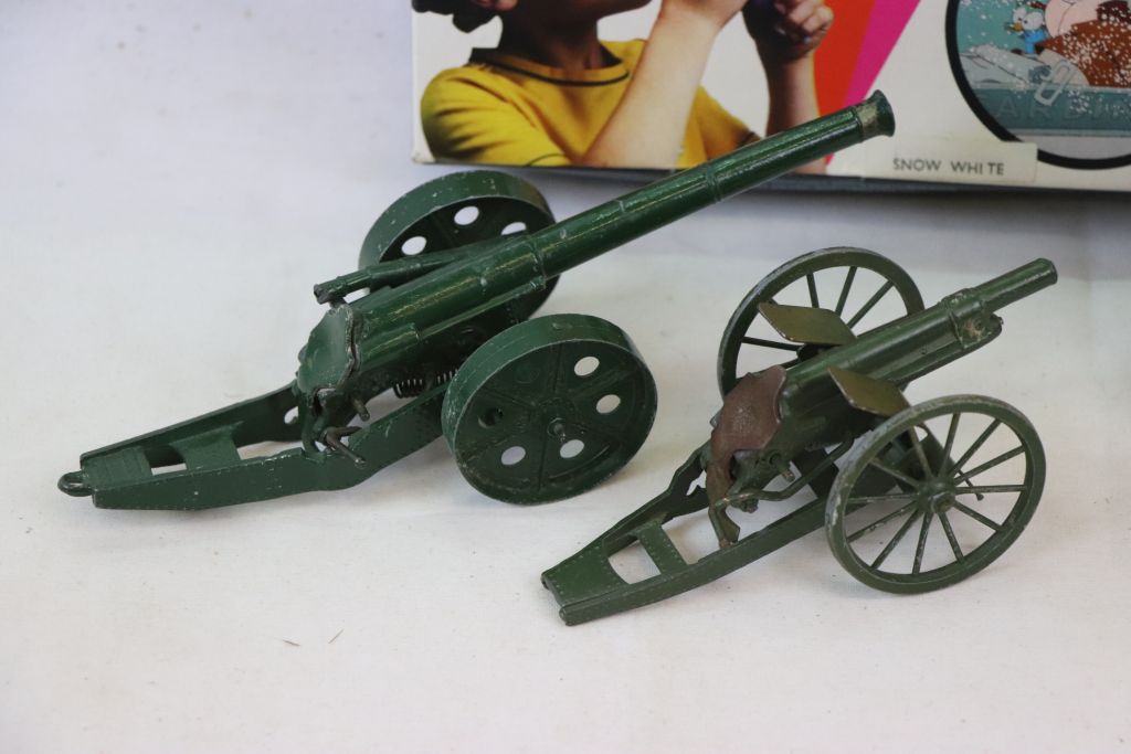 Boxed Corgi Disney Movie Viewer 7601 'Snow White' plus 2 x Britains diecast artillery models and a - Image 3 of 4