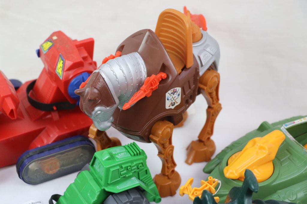 Six original Mattel He Man Masters of the Universe accessories to include Attak Trak, Battle Cat - Image 7 of 8