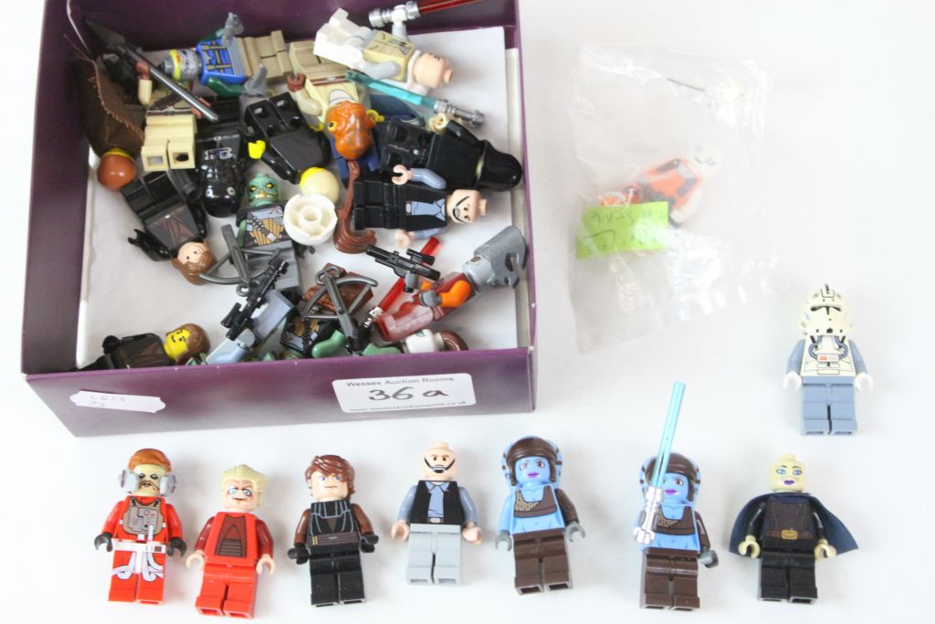 Star Wars - 25 Lego Star Wars minifigures to include Boba Fett, Anakin Skywalker, Admiral Ackbar etc