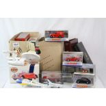 Collection of diecast vehicles to include boxed Matchbox and Dinky, as well as loose space