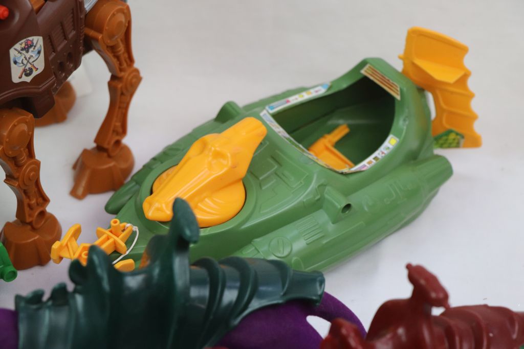 Six original Mattel He Man Masters of the Universe accessories to include Attak Trak, Battle Cat - Image 8 of 8